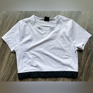 Womens size L Nike lilac workout crop top
